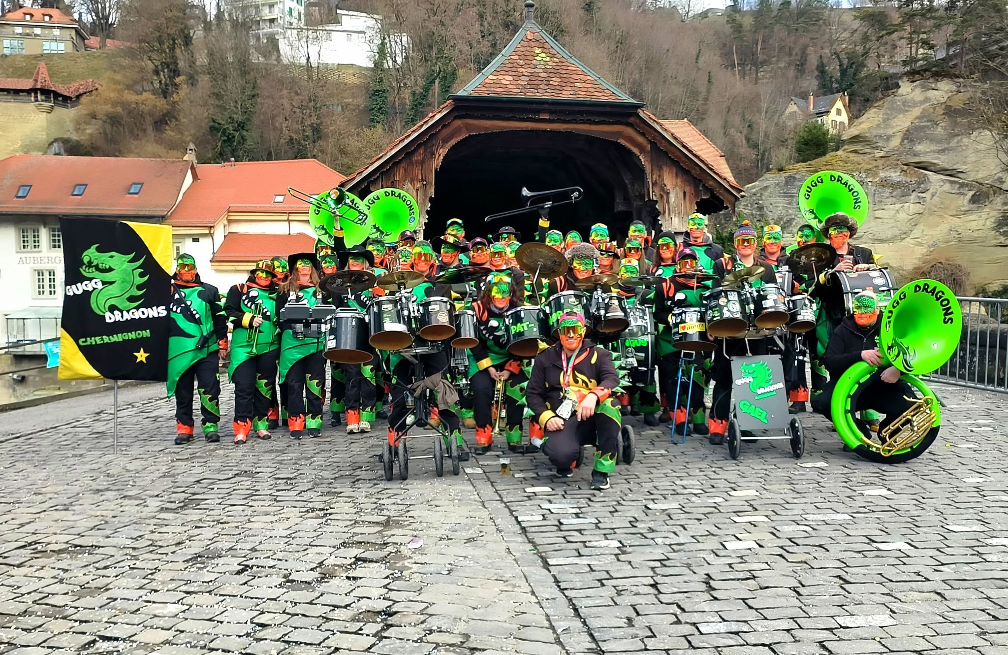 La clique sur le pont couvert